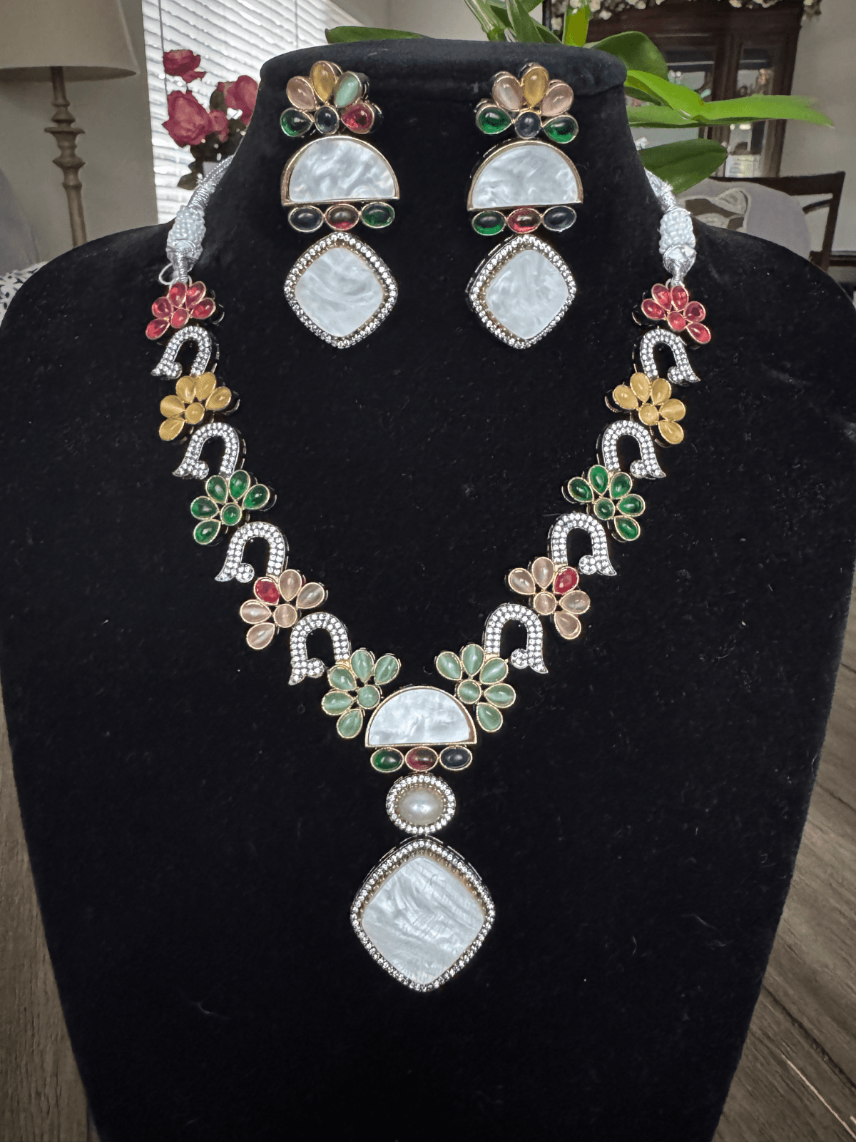 Multicolor victorian finish necklace set