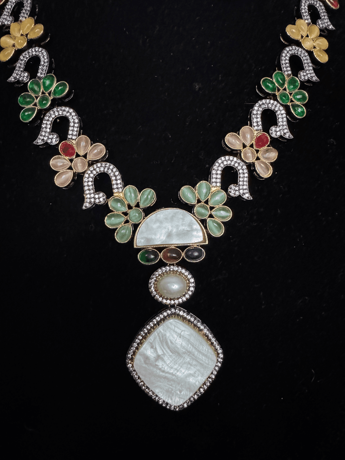 Multicolor victorian finish necklace set
